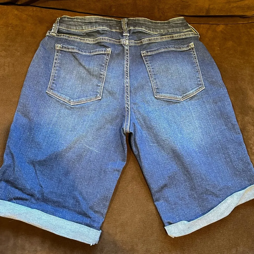 Arizona Jean Company Blue Knee Bermuda Cuffed Jean Shorts Sz Jr 7 - Image 2