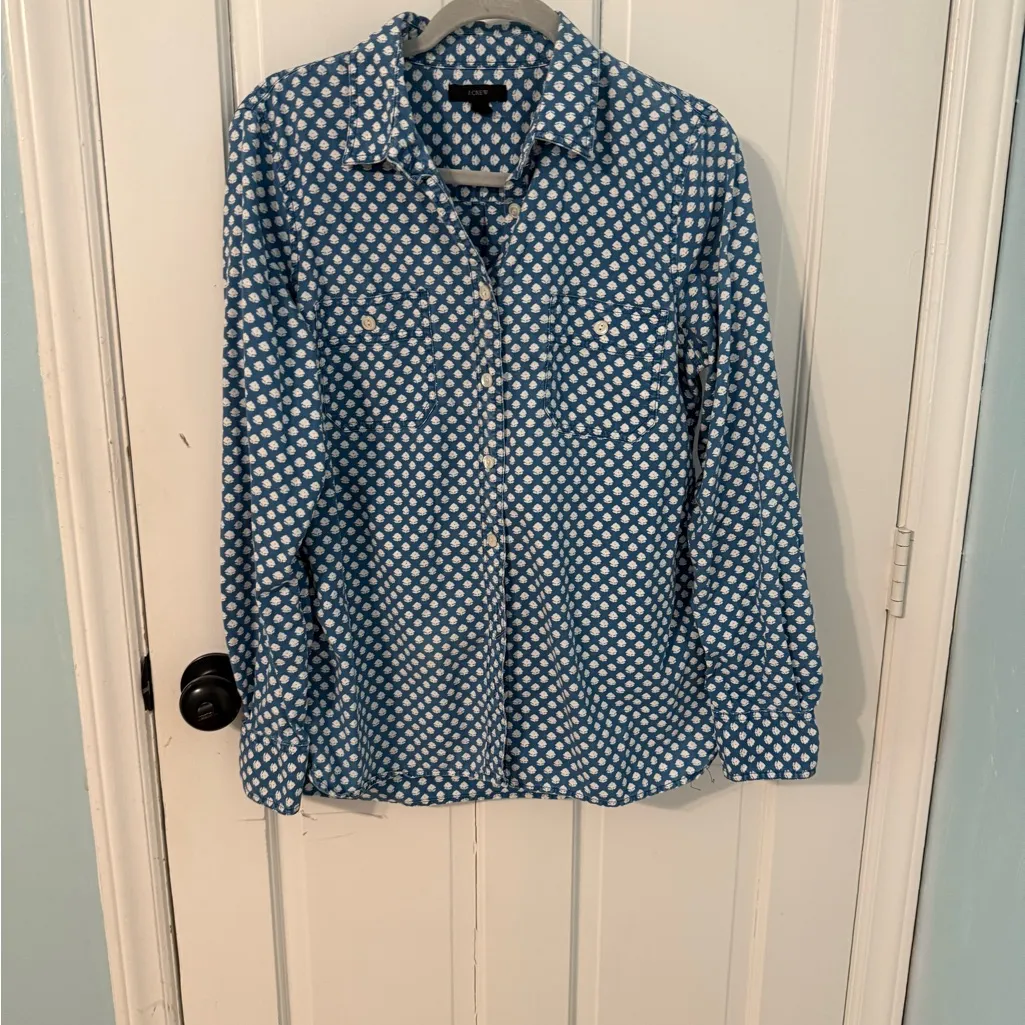 J. Crew Blue and White Patterned Button-Up Shirt - Image 9