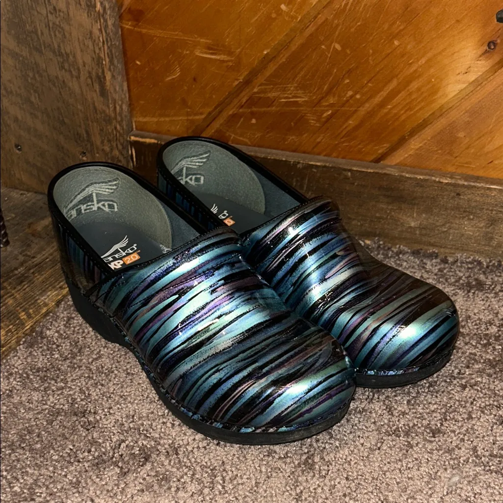 Dansko XP 2.0 teal striped slip on clogs - Image 3
