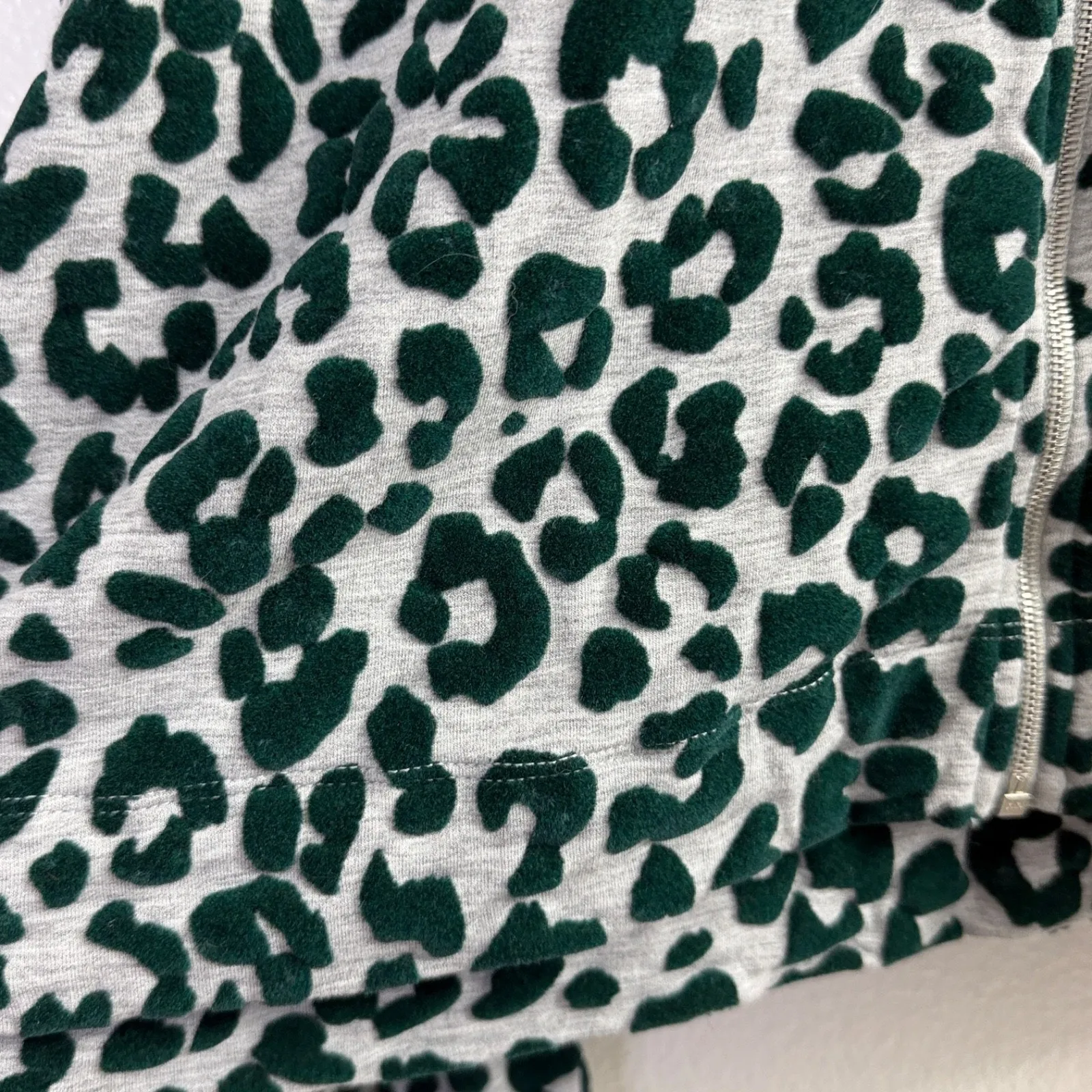 Majestic Filatures Deluxe Teeshirt Velvet Hoodie Womens Size 3 M Green Leopard Gray Size M - Image 4