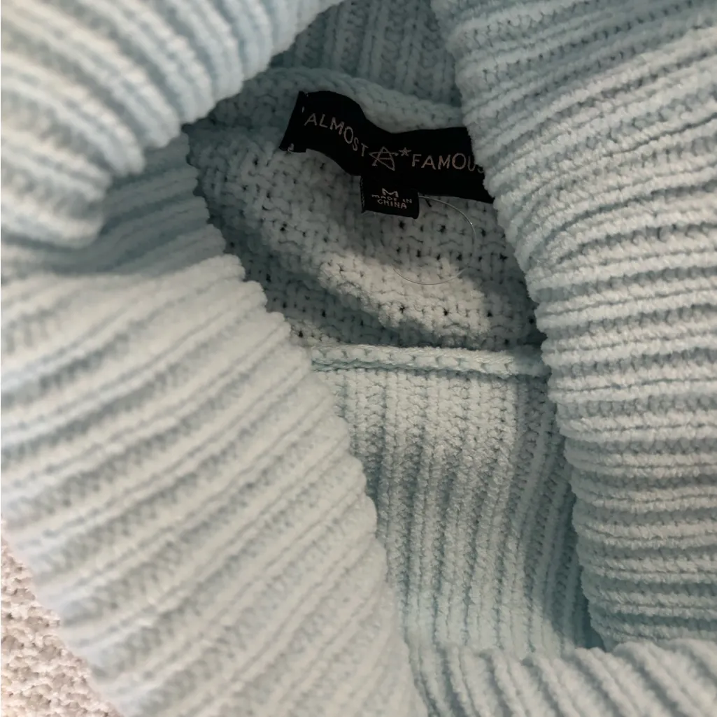 Colorblock Turtleneck Sweater Size Medium NWOT Blue - Image 4