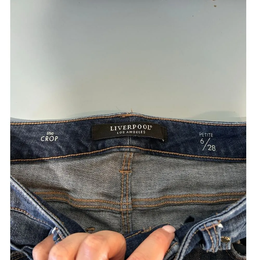 Liverpool Los Angeles jeans size 6/28 crop inseam 21 inches dark wash Blue - Image 4