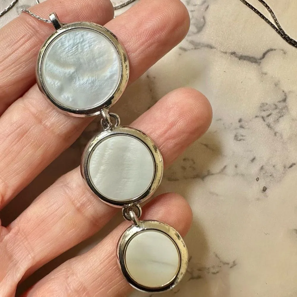 Silver tone white disc pendant necklace - Image 5