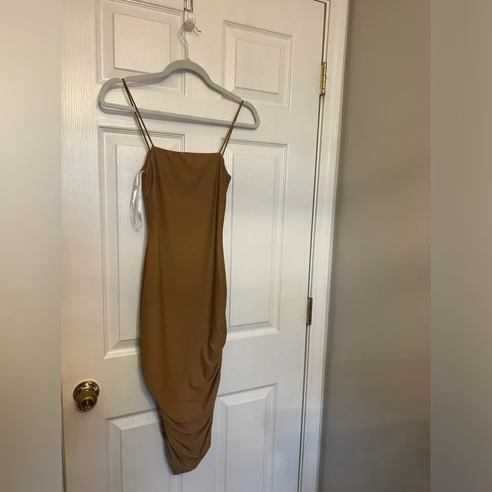 superdown Yovanna Midi Dress in Taupe - Image 7