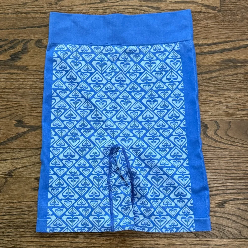 Roxy Chill‎ Out Seamless Heart ShortsSize M/L EUC - Image 3