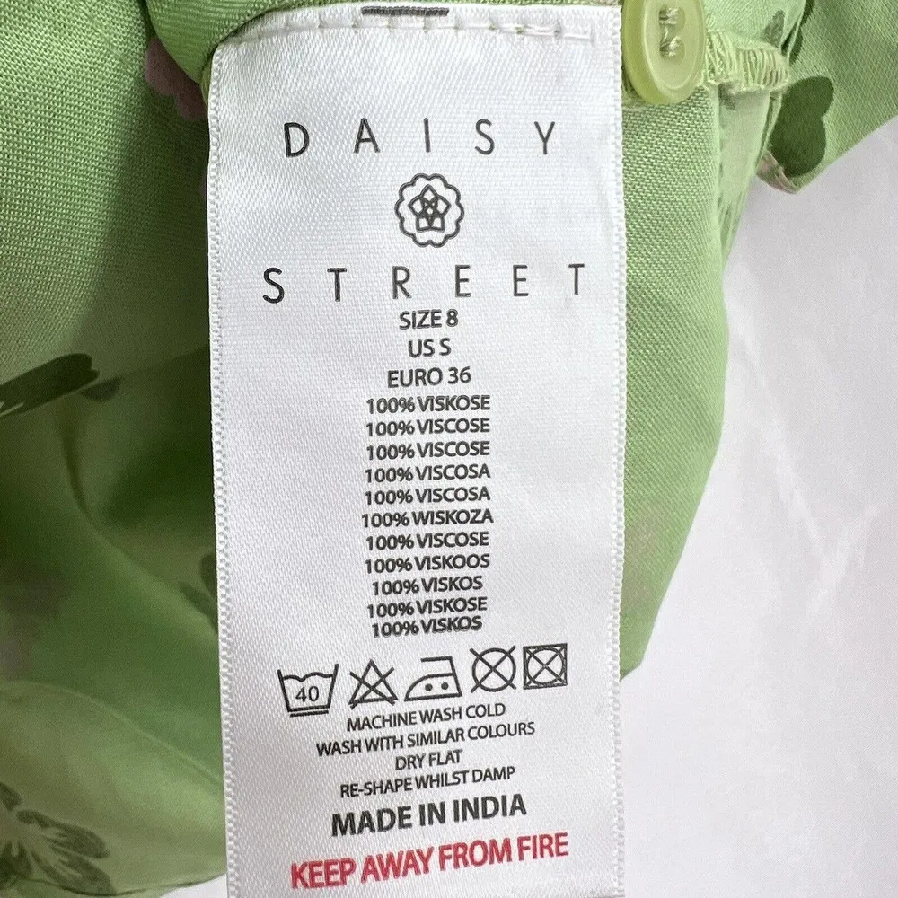 Daisy Street Green Crop Floral Button Front New Small - Image 3