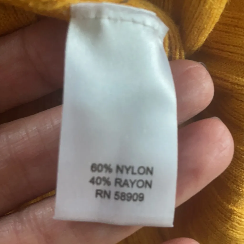 Beautiful Gianni Bini ribbed knit top - Image 7