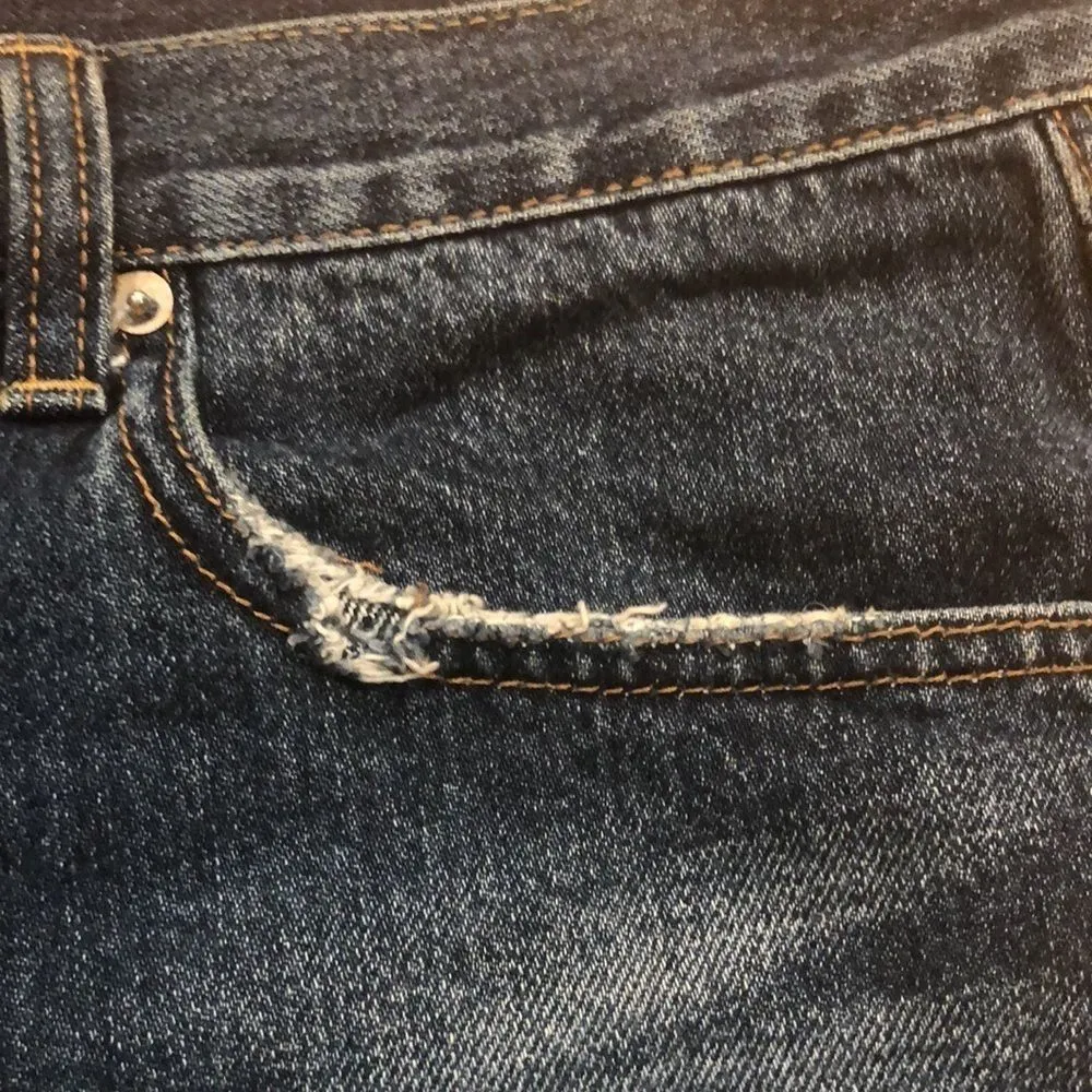 𝅺bdg distressed Tomgirl shorts size 28. - Image 8