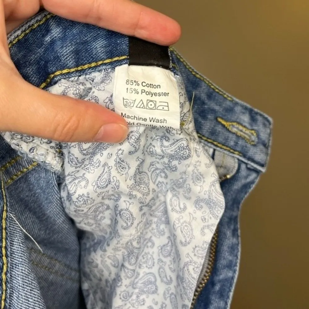 SHEIN Distressed High Waisted Jean Shorts Size Medium - Image 31