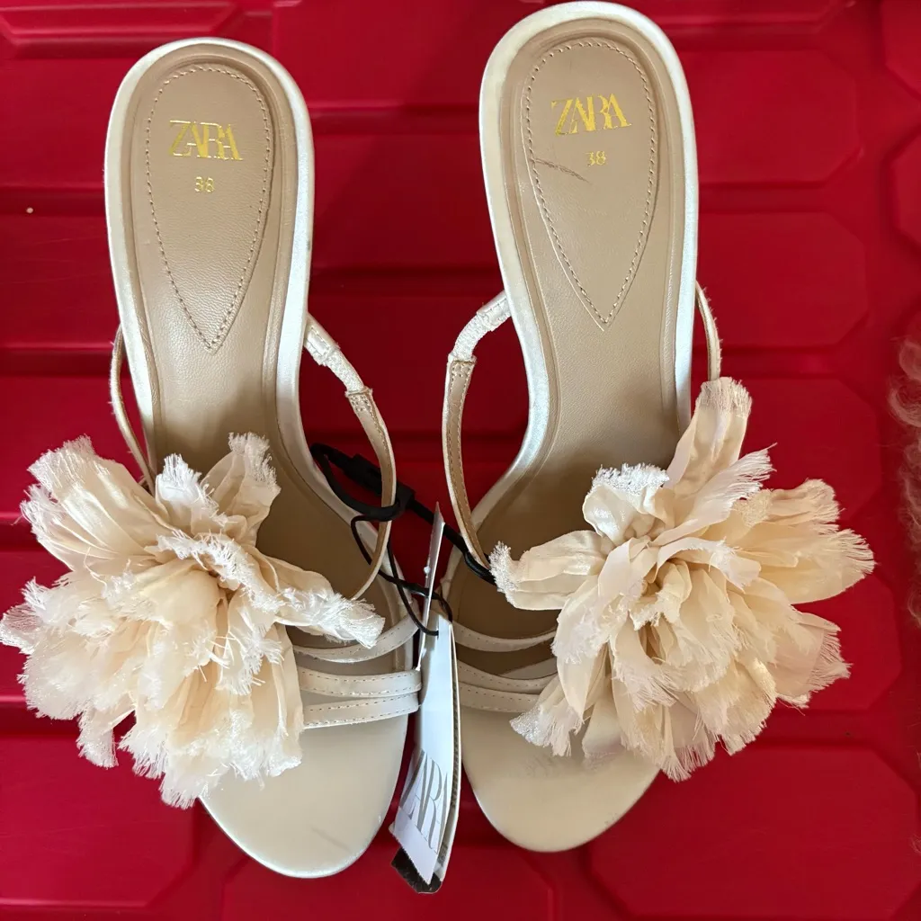 Zara flower heel sandals - Image 11