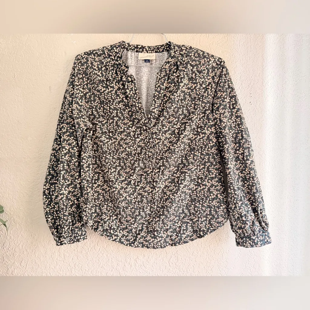 UNIVERSAL THREAD SIZE XSPULLOVER V-NECK TOP DITSY FLORAL MANDARIN COLLAR 2 BUTTN - Image 13