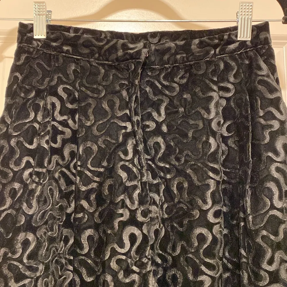 Norma Kamali Women’s Vintage Crushed Velvet Pants Size 8 Made In U.S.A. - Image 2