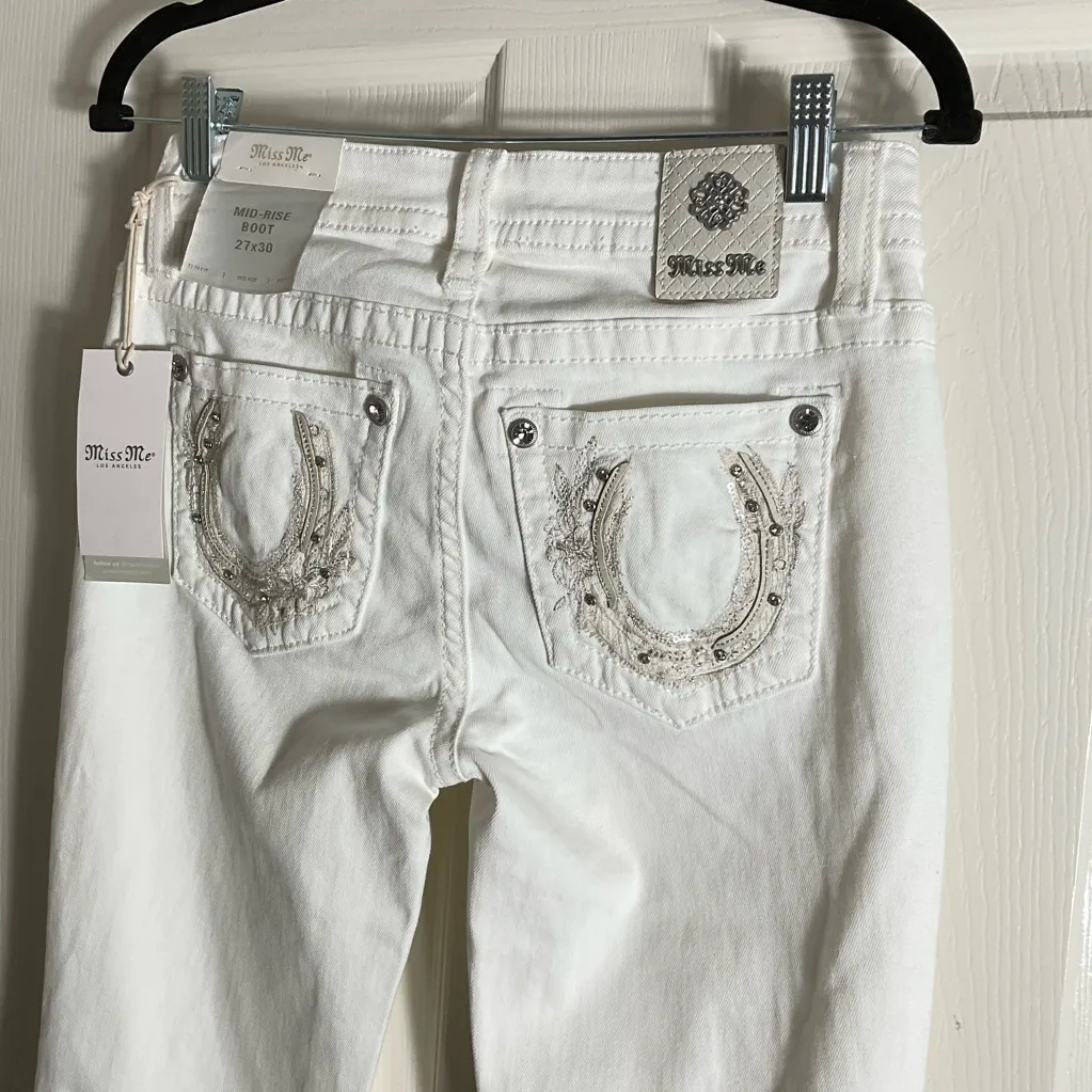 Miss Me Women's Gilded Horseshoe Embellished Pocket Mid-Rise Bootcut Jeans - Image 10