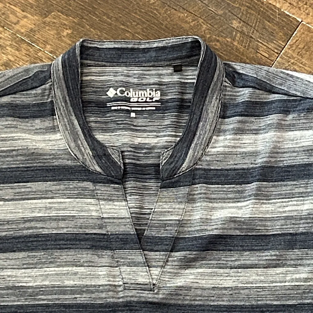 Women’s Columbia Golf Women's Omni-Wick Chatter Polo‎ Size Medium Blue Striped - Image 2