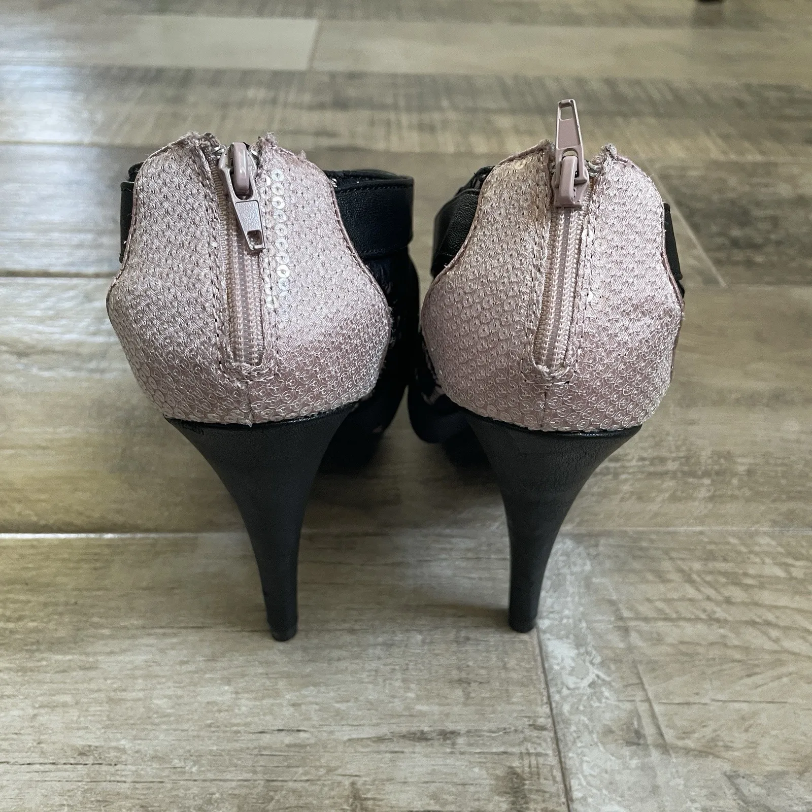 BKE Sole Black Pink Lace Chain Detail Stiletto Heel Sandals Women sz 7 Punk Goth - Image 8