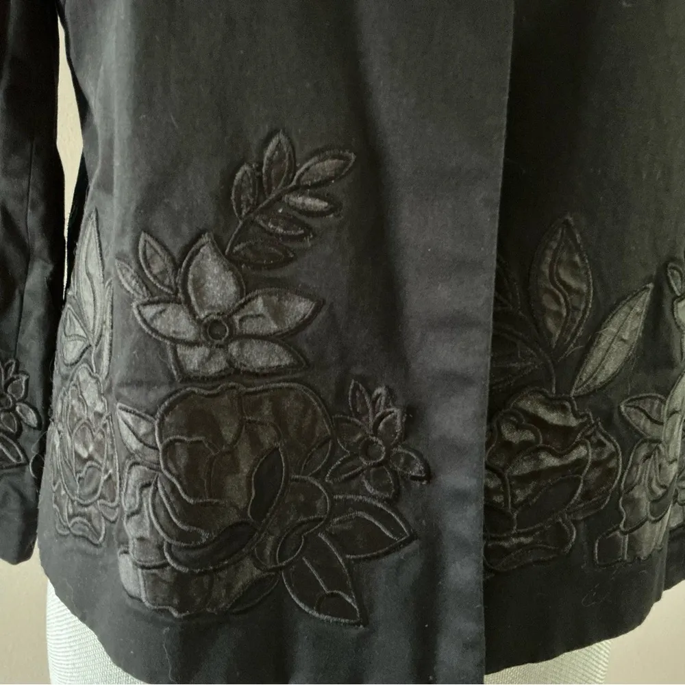 Sz 4 women’s black blazer jacket cotton satin embroidered - Image 3