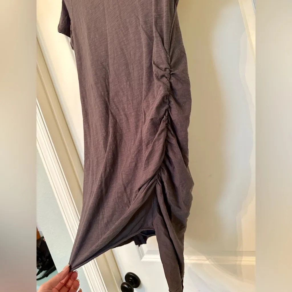 Anna Grace - Adorable Grey T-Shirt Dress with Ruched Siding - Brand new! - Image 4