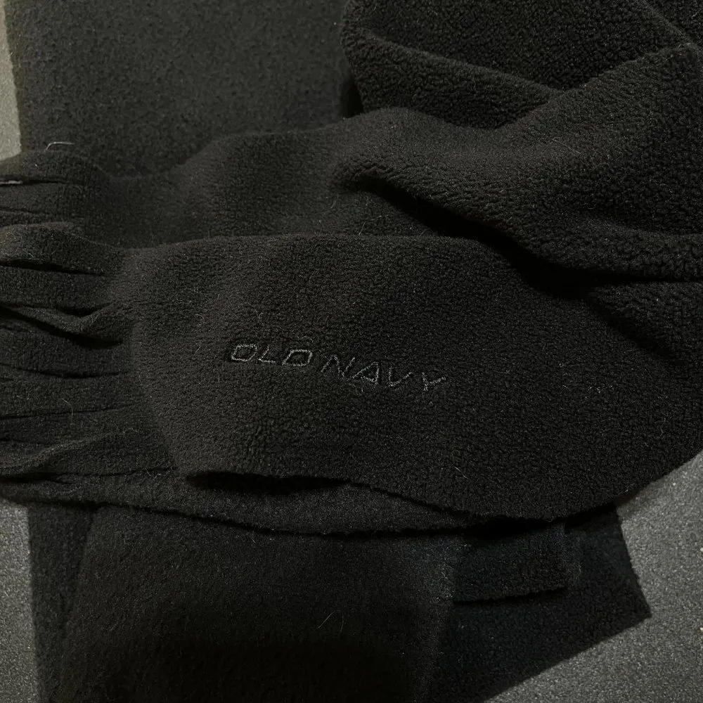 3 Roundtree & Yorke, Old Navy Fleece Neck Scarves Black (set of 3) - Image 7