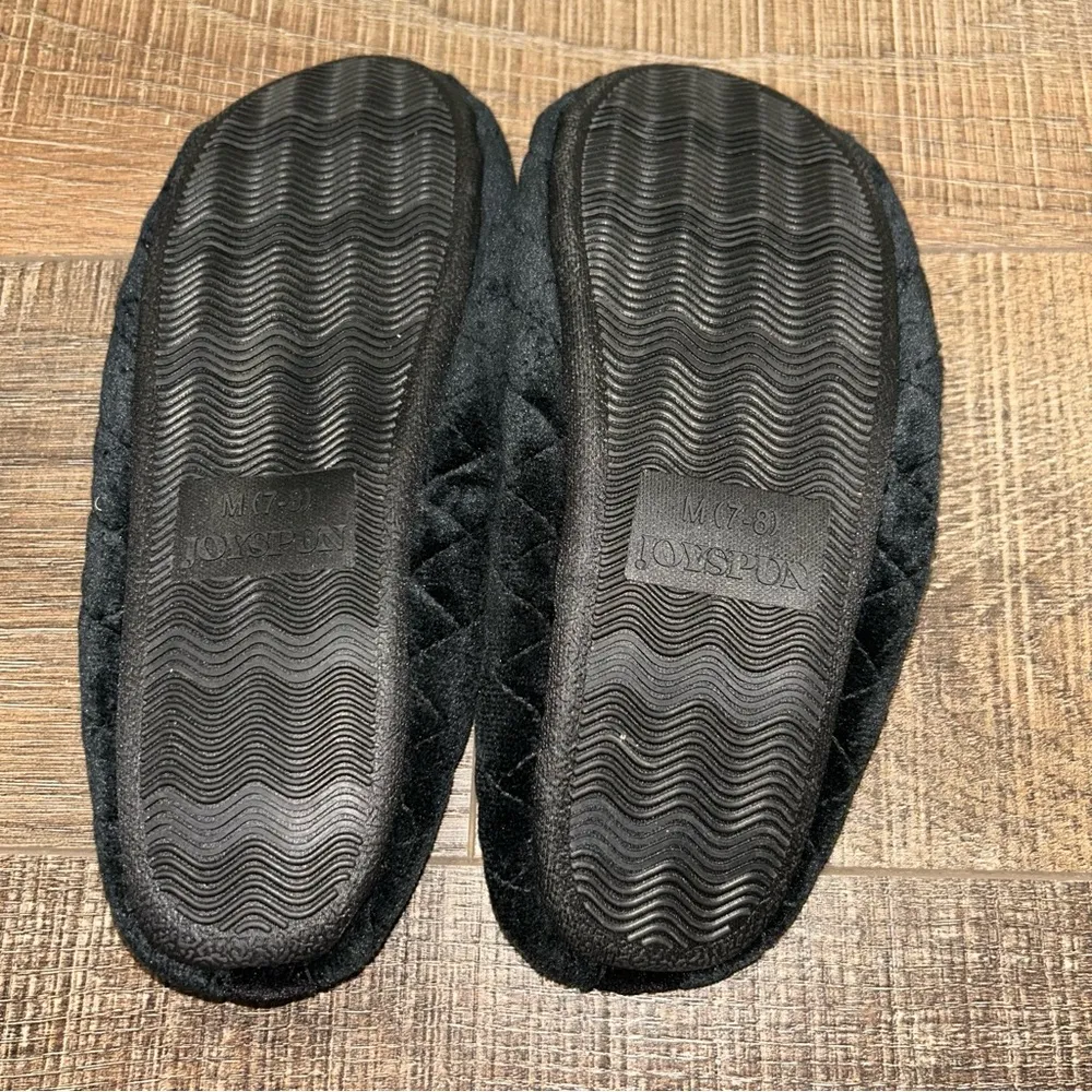 Joyspun Quilted Black Slipper Socks With Grippy Soles Medium 7 - Image 3