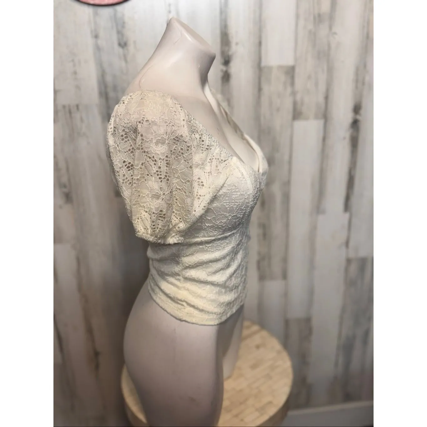 No Boundaries  White Lace Puff Sleeve Top | Keyhole Front Stretchy Fitted Blouse - Image 7