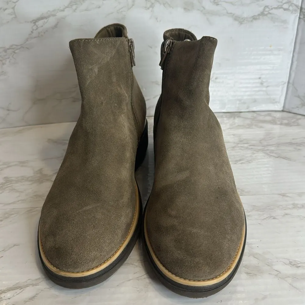 Clarks Women's Sharon Spring Olive Suede ankle Boots size 9M - Image 4