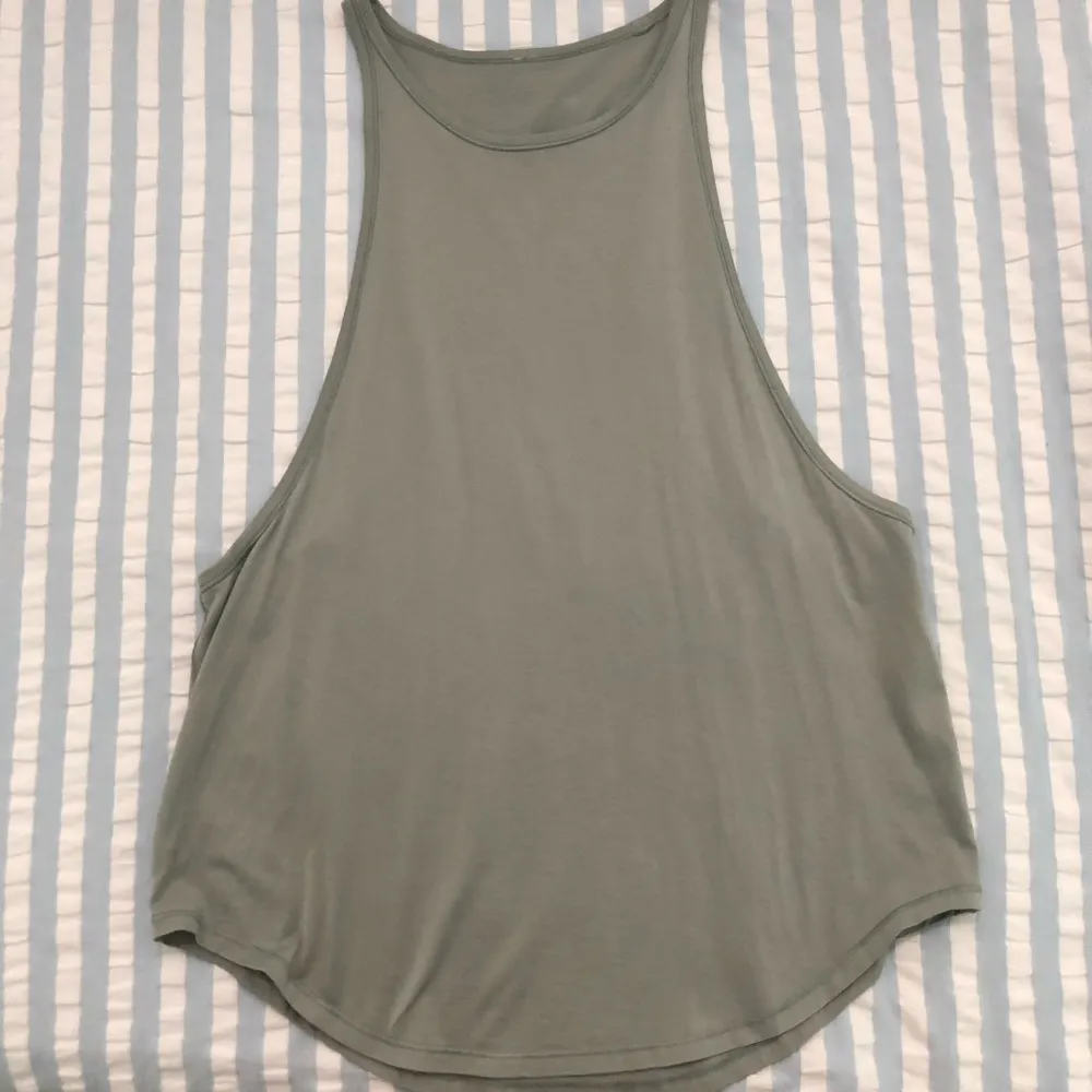 Lululemon Sweat Date Singlet Green size 4 - Image 3