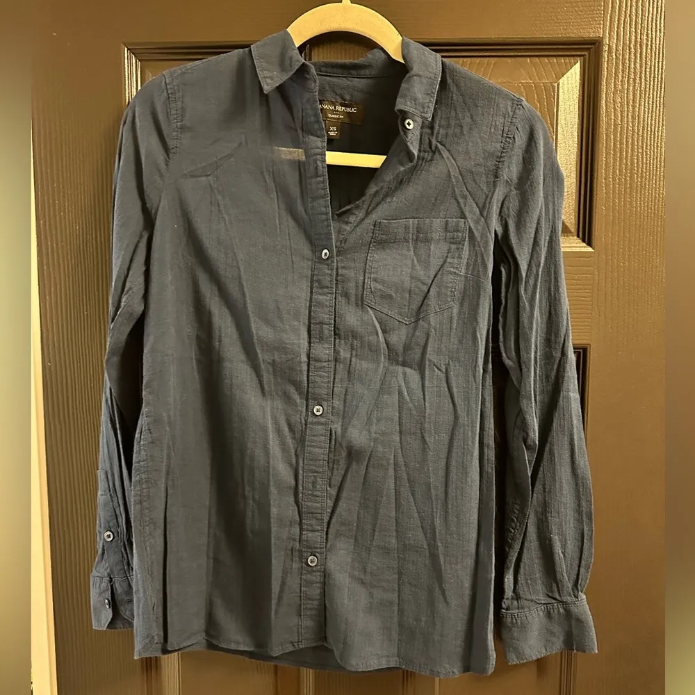 Banana Republic Navy XS Button Down - Image 4