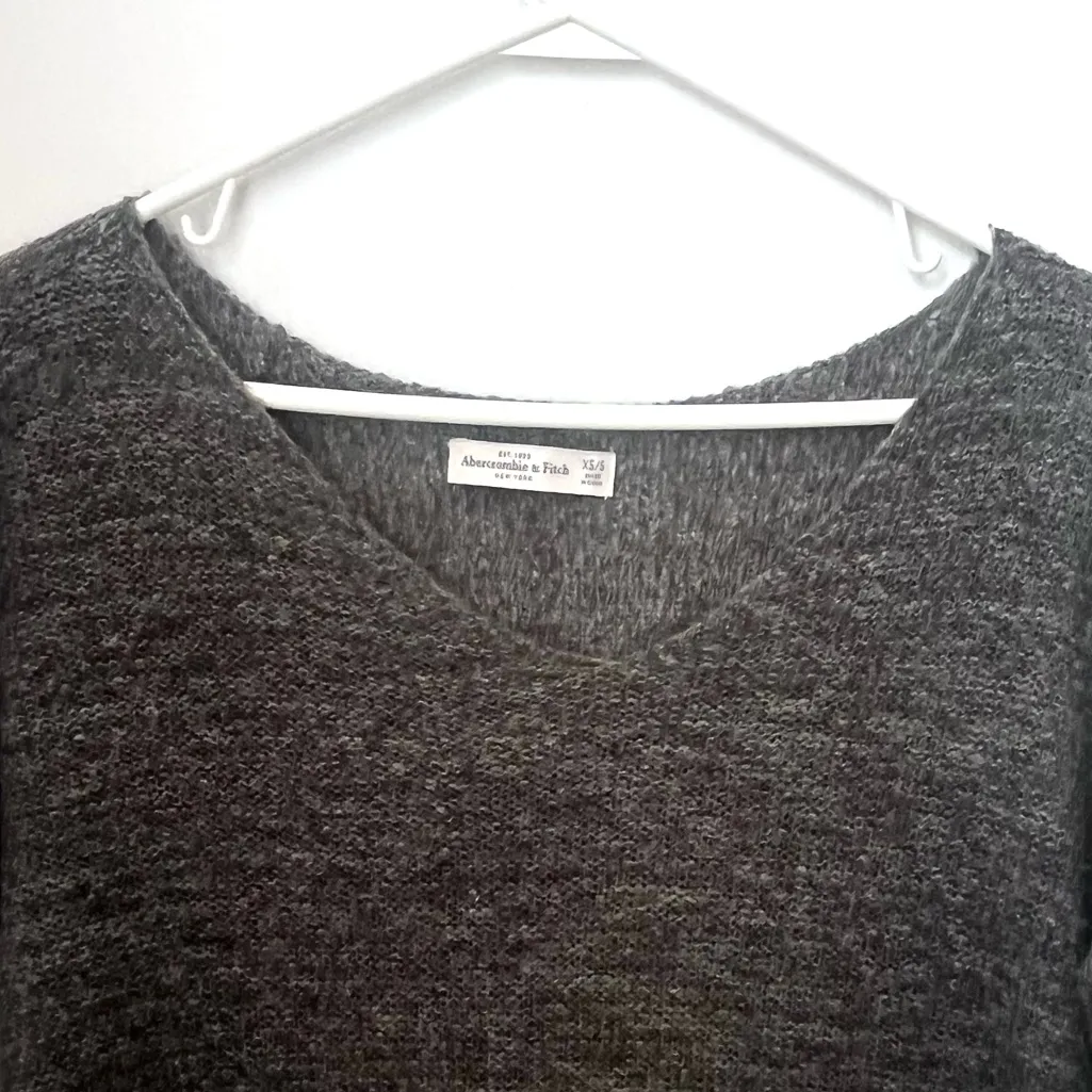 Abercrombie & Fitch Gray Knit Wool Blend V Neck Thin Sweater Size XS/S - Image 3