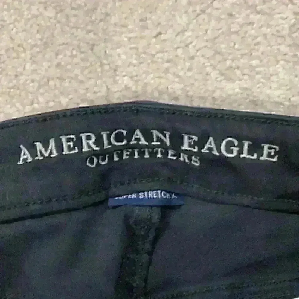 American eagle super stretch black distressed jeggings in size 4 - Image 6