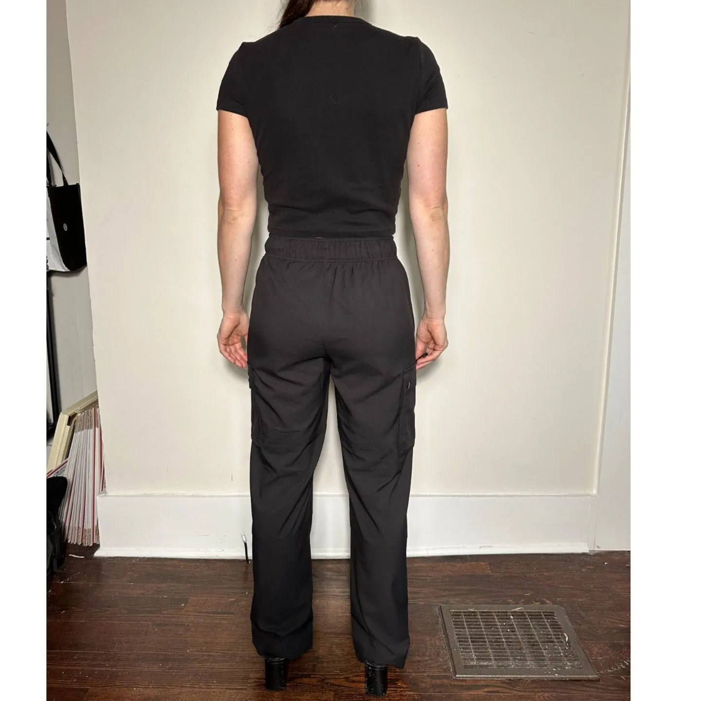 Lou & Grey Black Cargo Athleisure Pants Size Small - Image 5