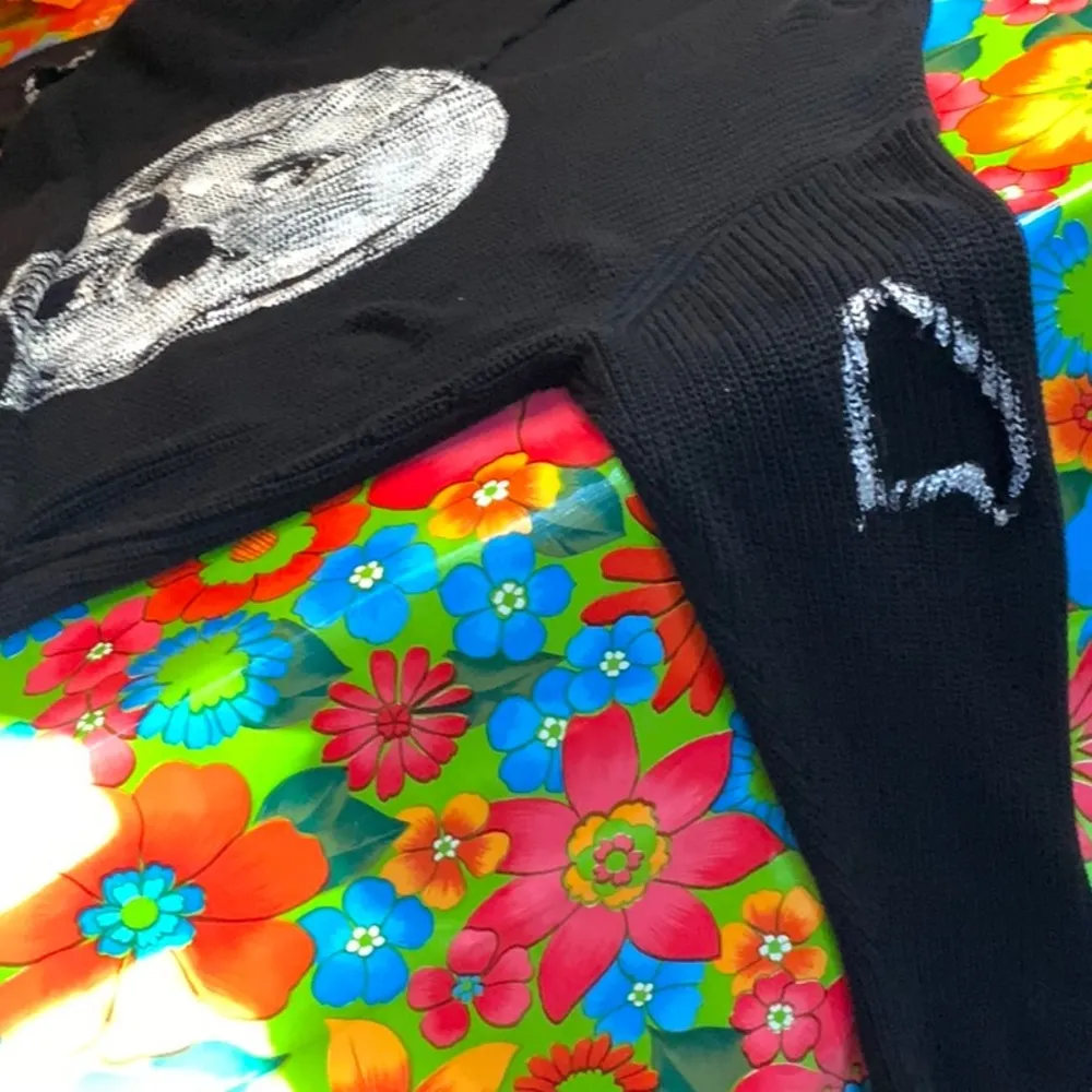 Skull sweater Size XL - Image 5