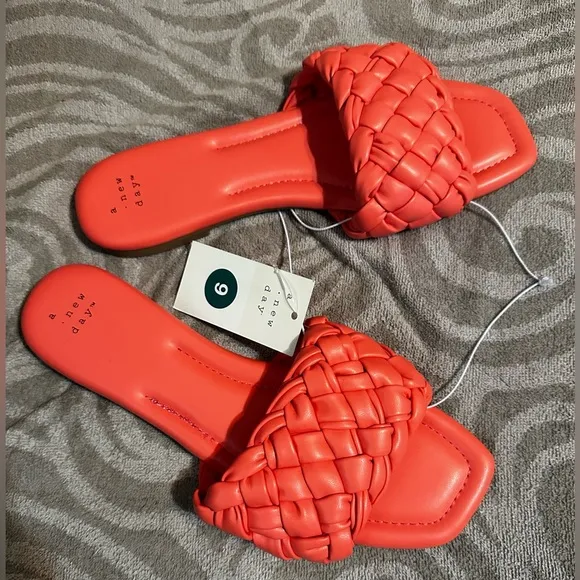 A new day sandals coral in color size 9 NEW - Image 1