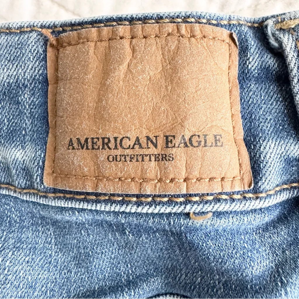 American Eagle Boho Distressed Denim Mini Skirt Size 6 Raw Hem Festival Stretch - Image 5