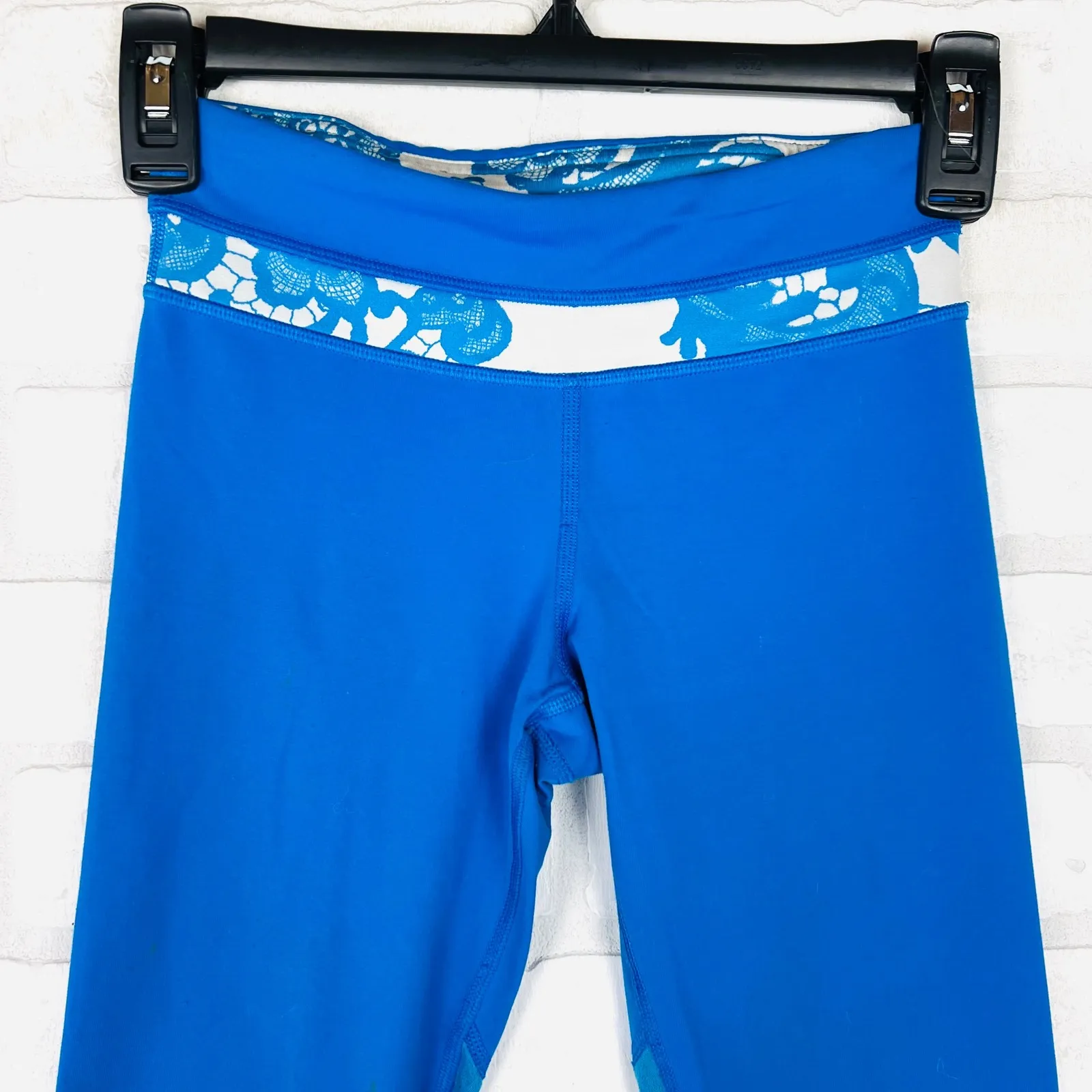 Lululemon Blue Athletic Yoga Pants Size 2 Activewear Cropped‎ Leggings - Image 4