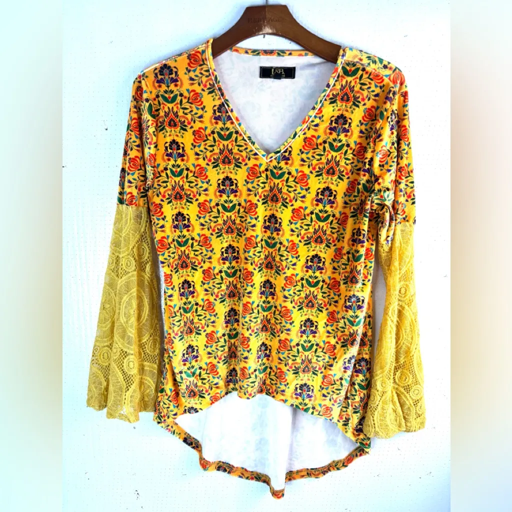 L&B S Boho V-Neck Lace Bell Sleeve Velveteen Floral Top in Gold - Image 9