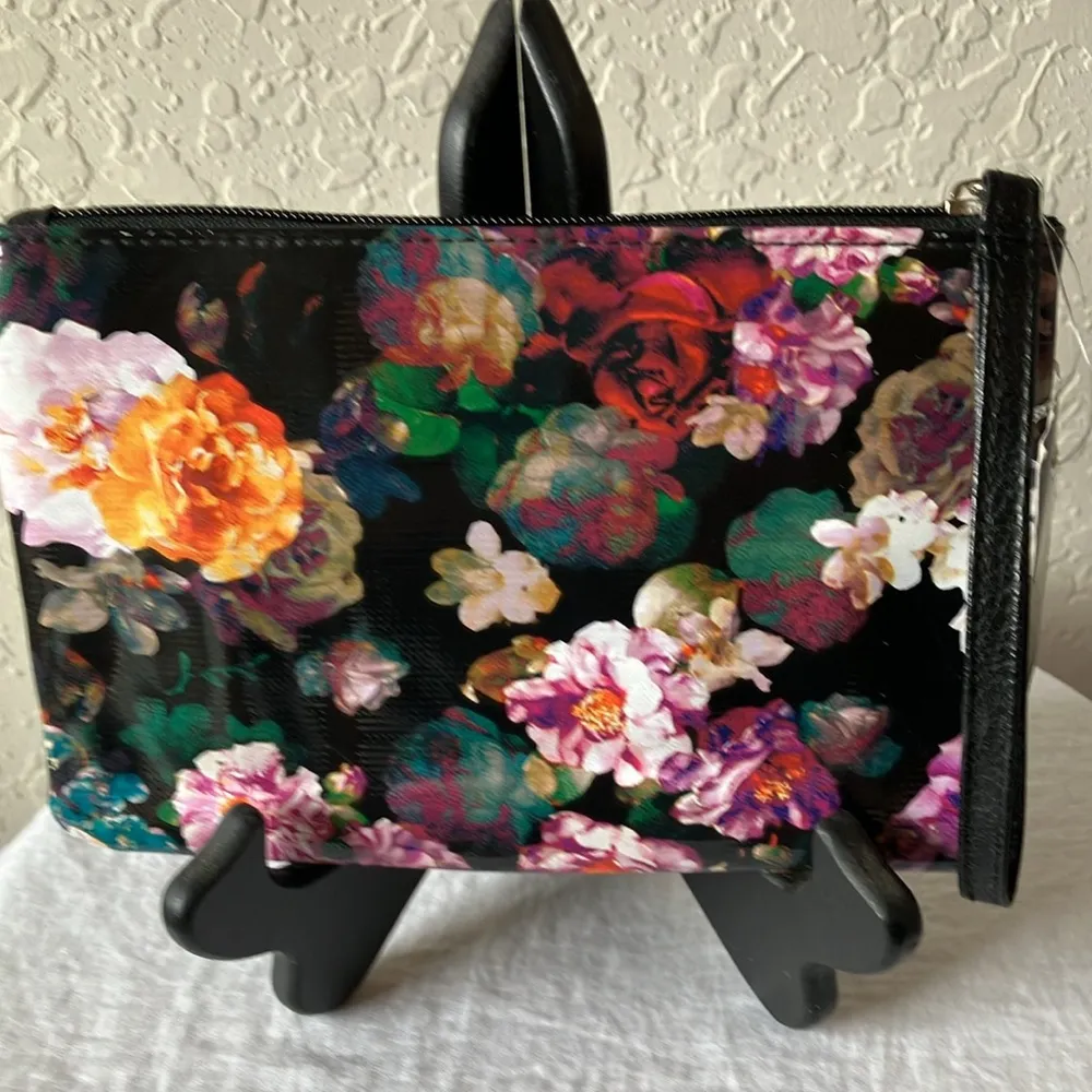 Wilson Leather: Mundi Black Floral Wristlet- flaws - Image 11