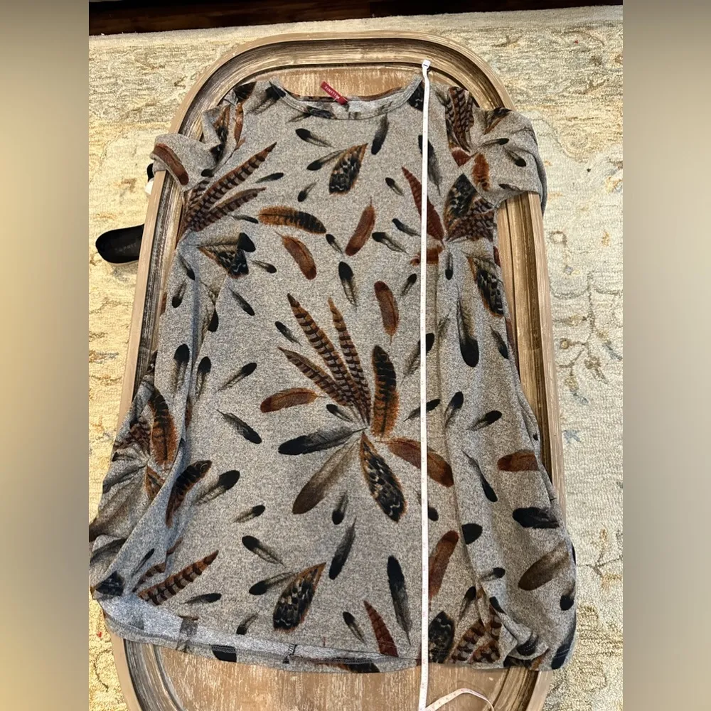 Bellamie feather print long sleeve scoop neck tunic sweater dress Fits medium - Image 7