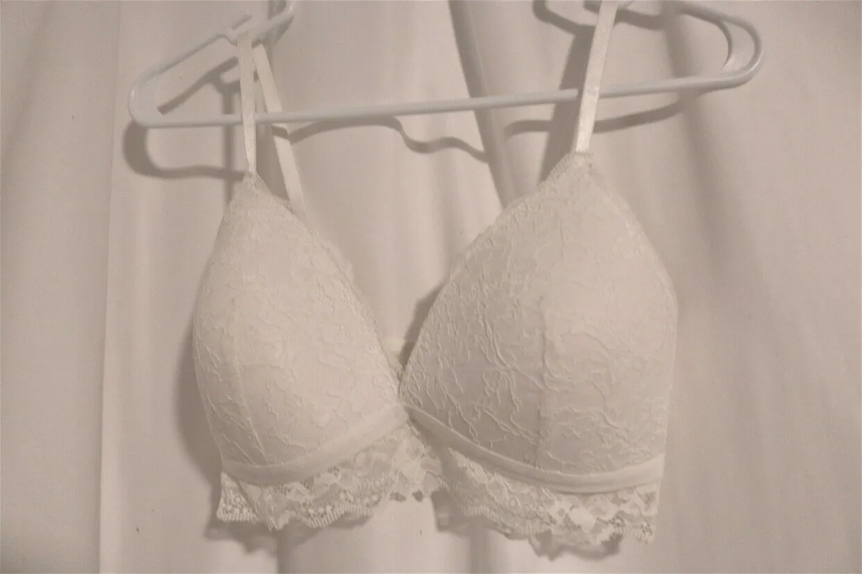 Cream Lace Bralette 32 d/e - Image 12