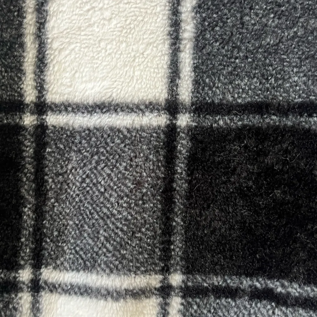 Cherie Design Black and White Checkered Fleece Jacket Sz Medium - Image 6