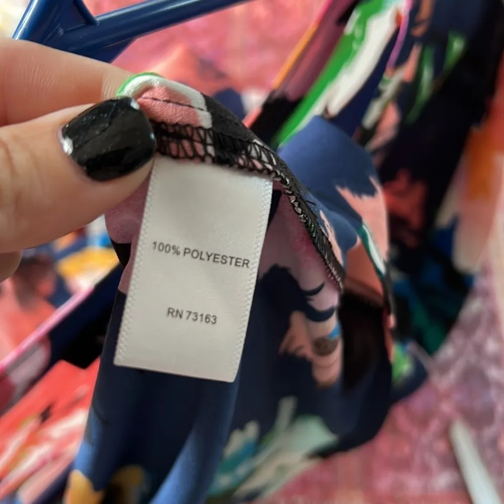 Melissa Paige sz med Springtime in Paris floral print blouse vneck roll tab slvs - Image 7