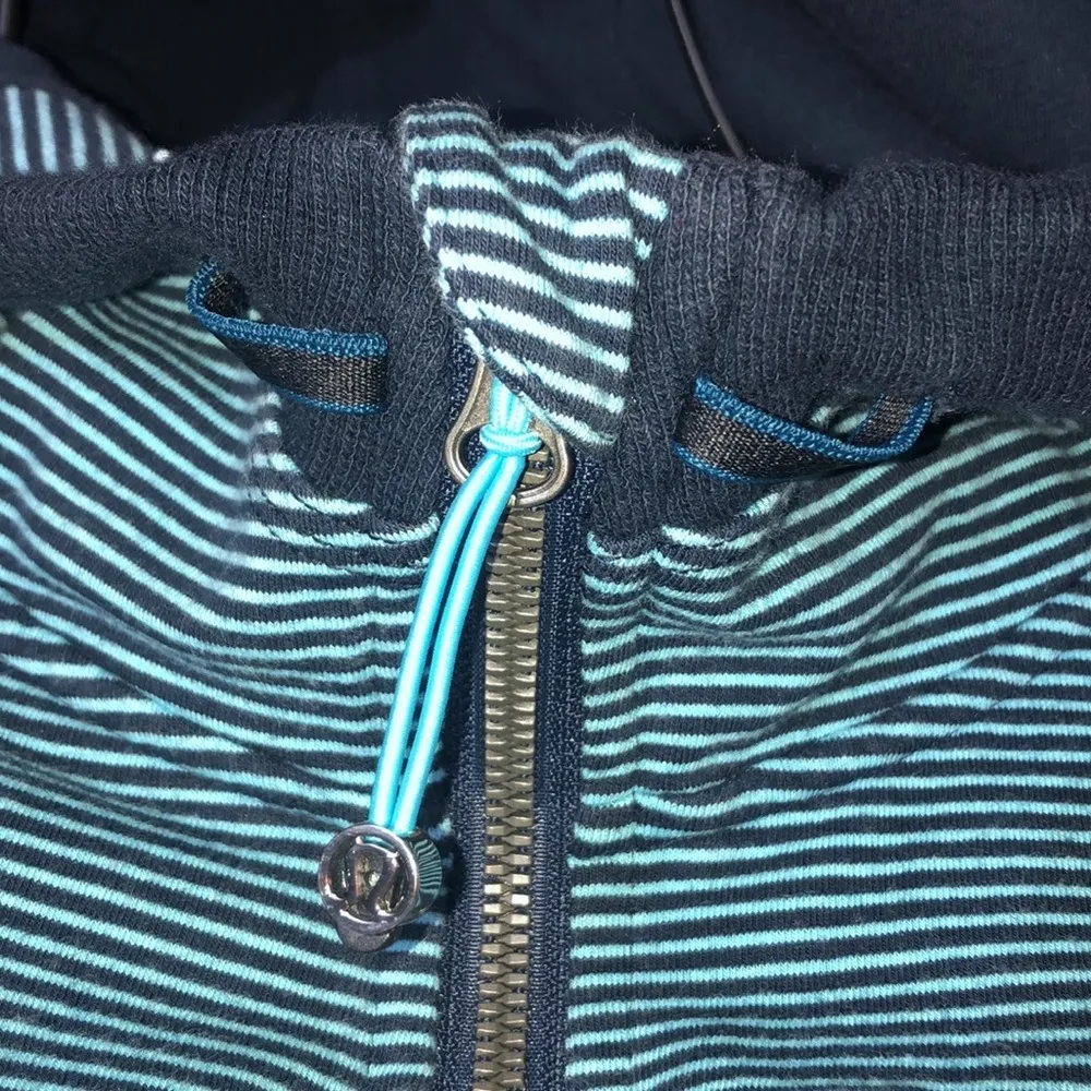 Lululemon Bliss Break Hoodie
Wagon Stripe Inkwell Blue Moon / Inkwell si… - Image 9