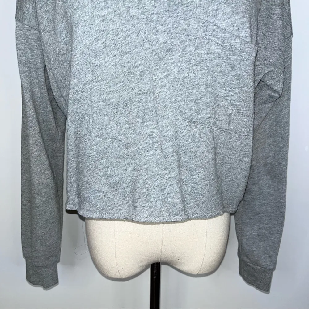 FOREVER 21 Gray Lightweight Cropped Sweatshirt Crop Top Small - Image 3