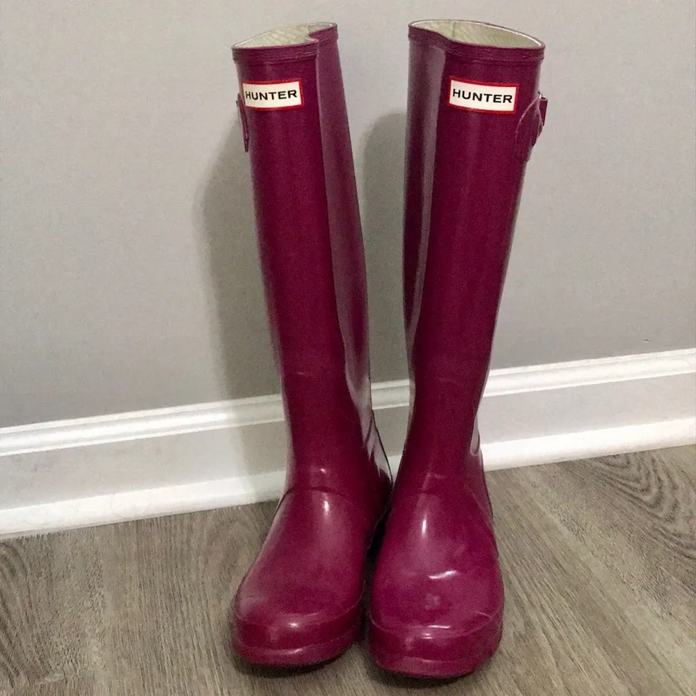 Hunter Original Gloss Rain Boots Magenta Purple - Image 2
