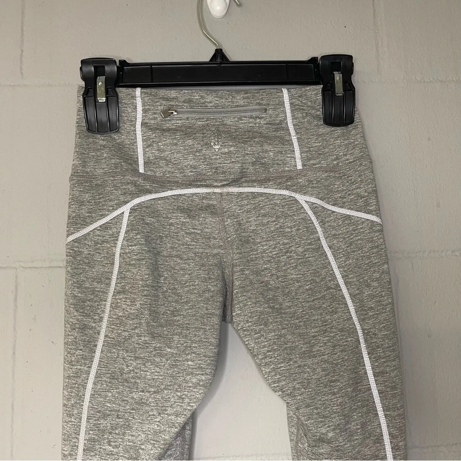 FP Movement You’re a Peach 7/8 Leggings in Grey Women’s Sz XS Athletic Leggings Gray - Image 10