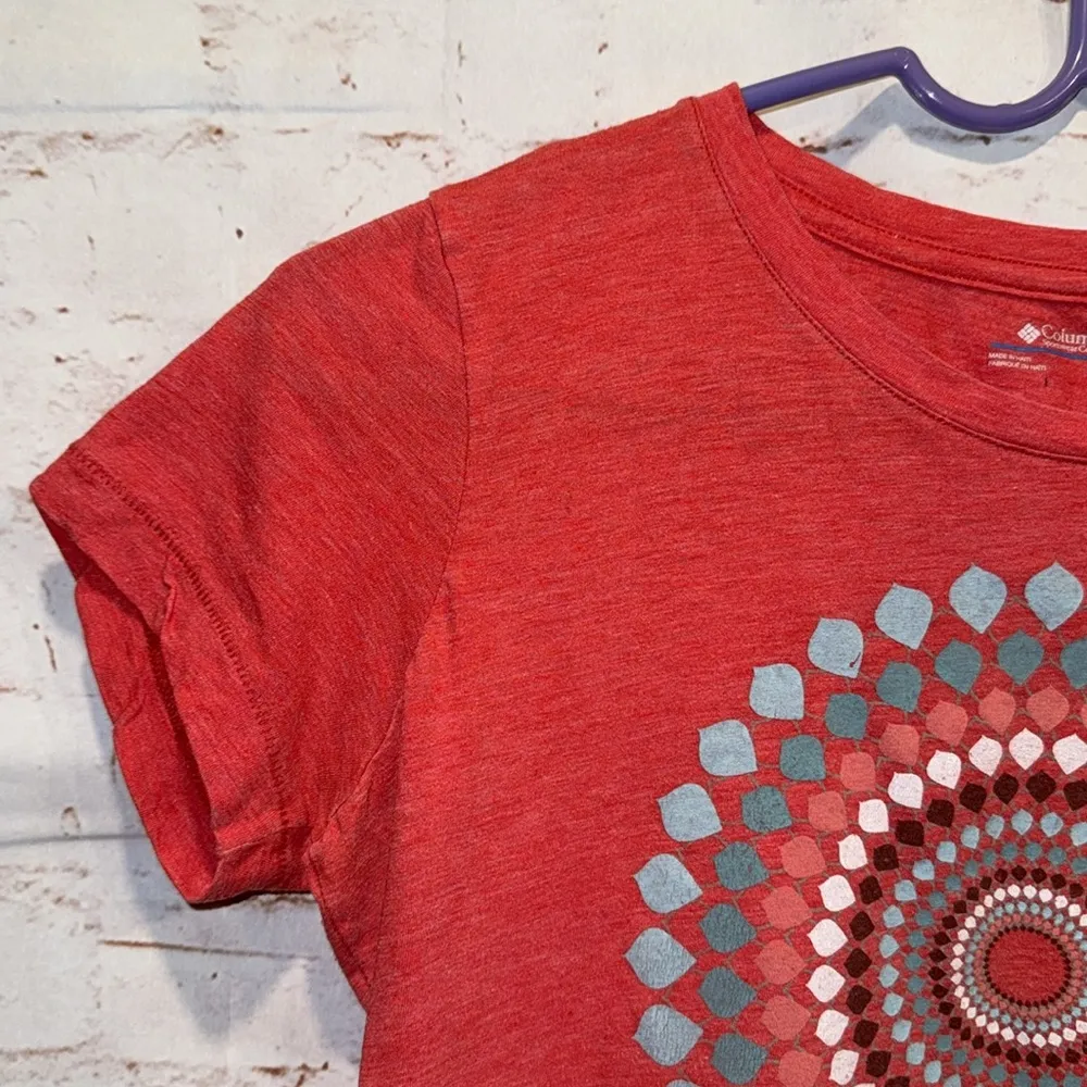 Columbia  graphic tee Medium red short sleeve crew neck pullover - Image 3