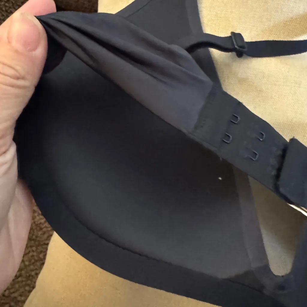 SKIMS Wireless  super push up - Image 3