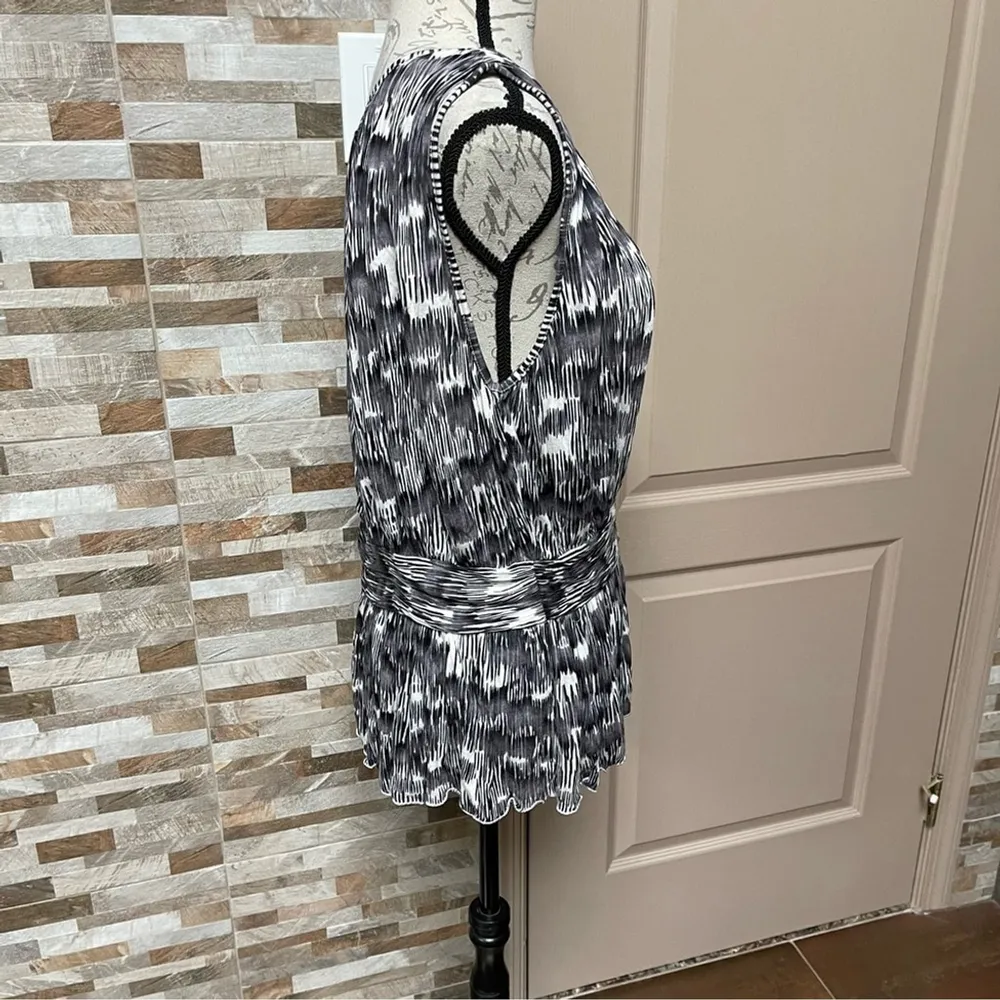 banana Republic Sleeveless Peplum Knit Pleated Top Blouse Size M - Image 5