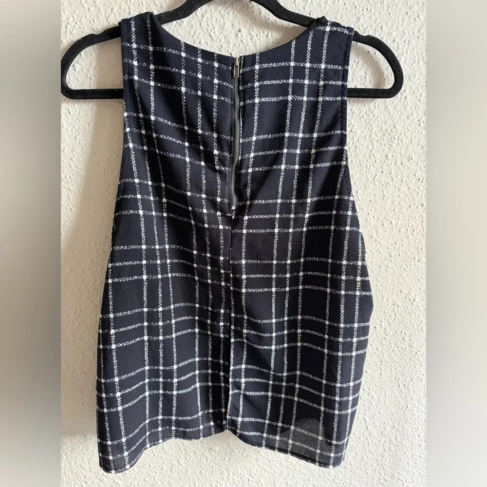 ASTR Sleeveless Blouse Navy & White Plaid Size L - Image 7