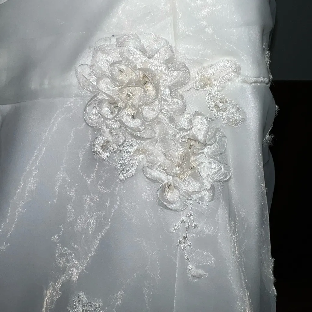 Stunning David’s Bridal 3D Floral Organza Wedding Gown! - Image 7