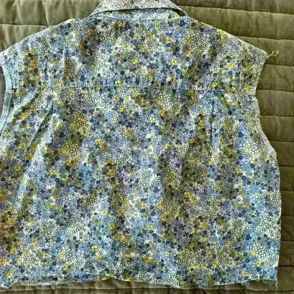 Vintage Ranch Wear Sleeveless Floral Button - Image 4